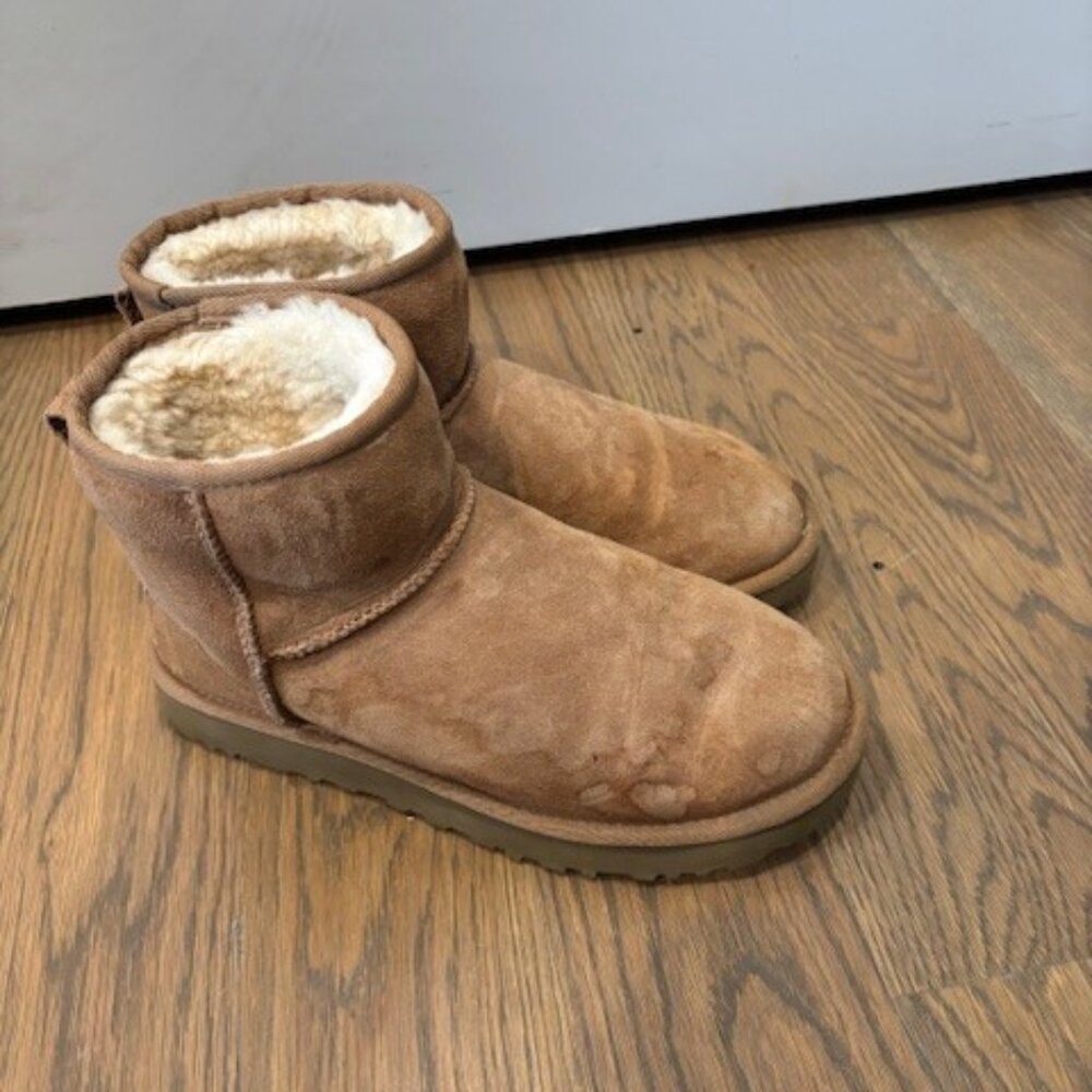 UGG Women's Classic Mini- Size 7